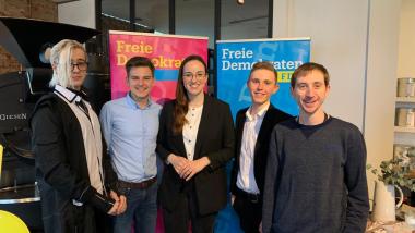 Junge Liberale zusammen mit Alena Trauschel MdL